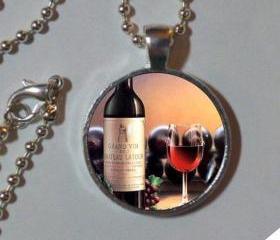  Wine lover. Necklace. Glass dome, metal pendant, chain. Wine jewelry. Wine pendant, art photo pendant, necklace, wine necklace. pendant necklace photo art, wine. 